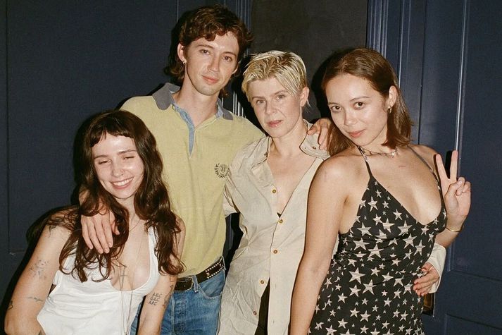 Fjórar tónlistarstjörnur saman í New York. Clairo, Troy Sivan, Robyn og Laufey.