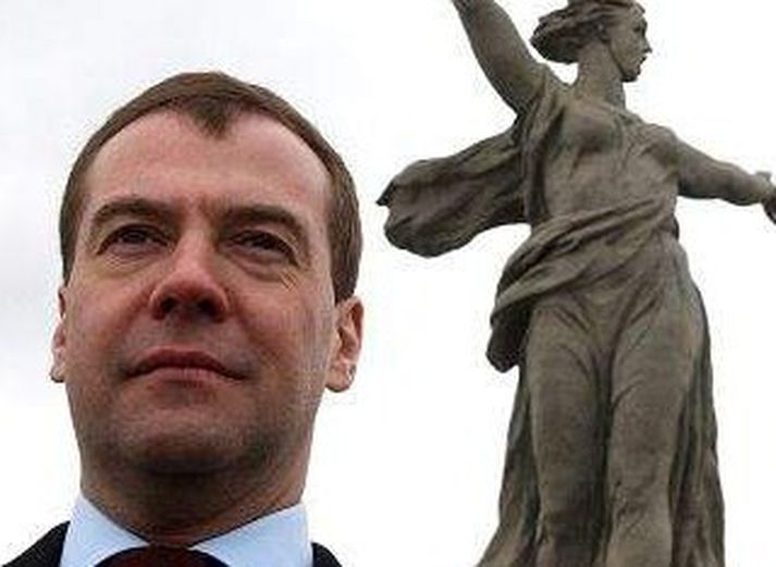 Dmitrí Medvedev Forsætisráðherra Rússlands drepur tímann.
nordicphotos/AFP