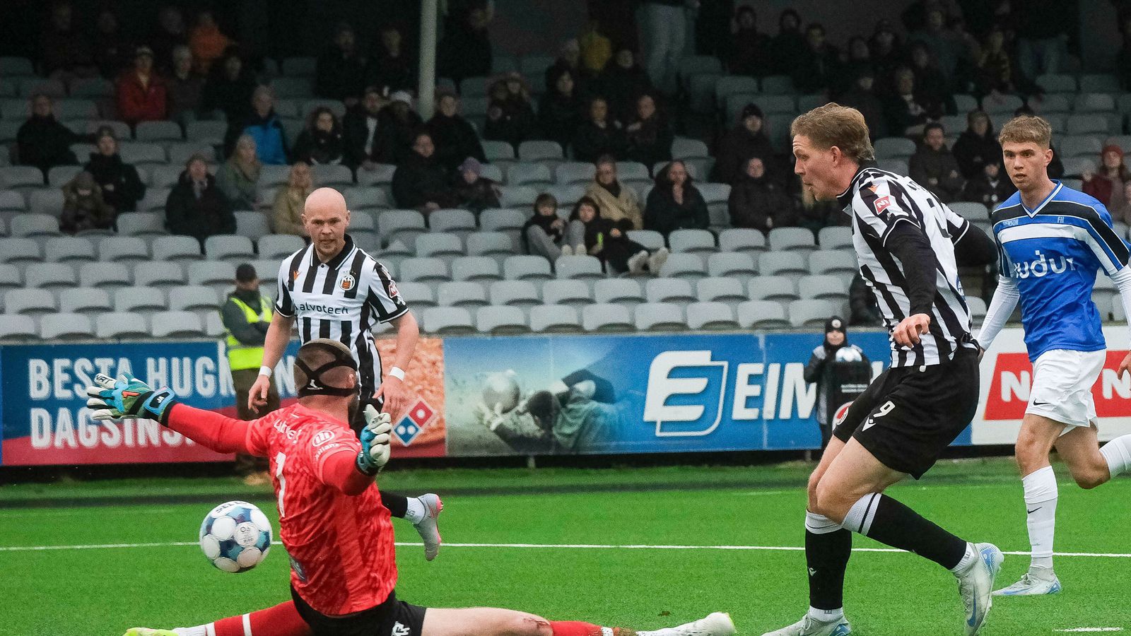 KR - FH 4-2 | Frá­bærir KR-ingar