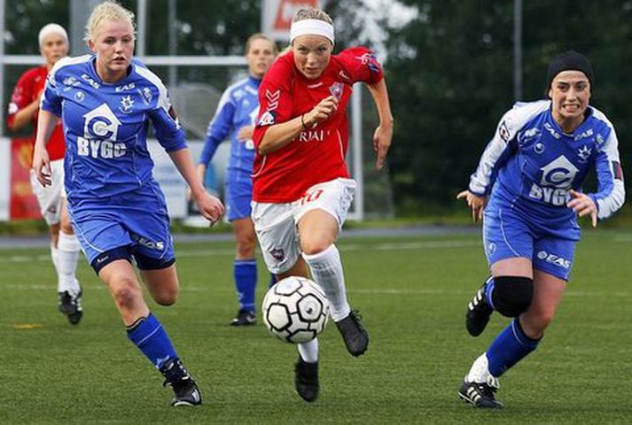 Dóra María Lárusdóttir í leik með Val síðastliðið sumar.