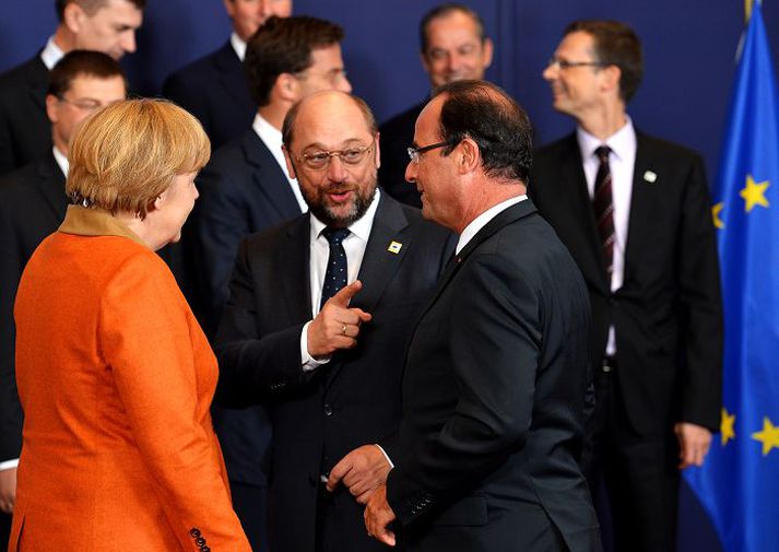 Angela Merkel og François Hollande á tali við Martin Schulz, forseta Evrópuþingsins. nordicphotos/AFP