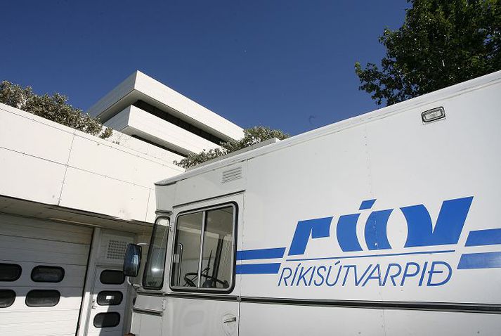 Tekjur Ríkisútvarpsins ohf. af auglýsingum og kostunum voru 1.556 milljónir króna á síðasta rekstrarári. Það eru tæplega 35% af heildartekjum RÚV. 