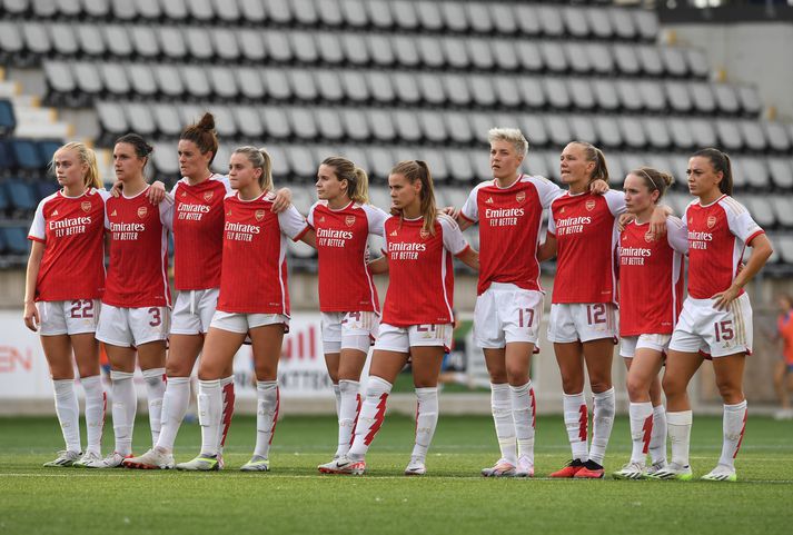 Allir leikmenn Arsenal eiga eitt sameiginlegt. Hér má sjá hluta þeirra eða þær Kathrine Kuhl, Lotte Wubben-Moy, Jennifer Beattie, Alessia Russo, Cloe Eyju Lacasse, Victoria Pelova, Lina Hurtig, Frida Maanum, Kim Little og Katie McCabe.