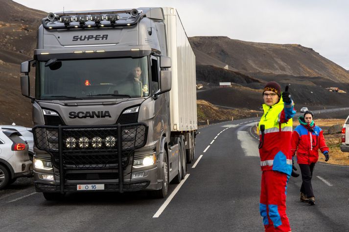 Í dag verða heimildir íbúa í Grindavík rýmkaðar til flutninga á munum sínum. Hægt er að fara inn í bæinn frá klukkan 9:00 – 16:00 en þá eiga allir að yfirgefa bæinn.