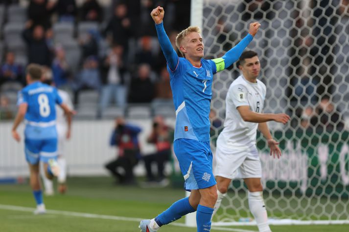 Hákon Arnar Haraldsson fagnar marki með íslenska landsliðinu.