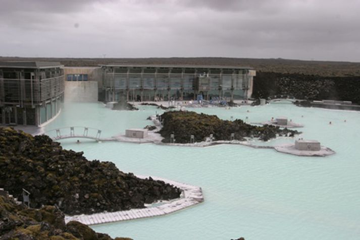 Myndir af stúlkunum voru teknar í Bláa lóninu meðal annars. Mynd/ GVA.