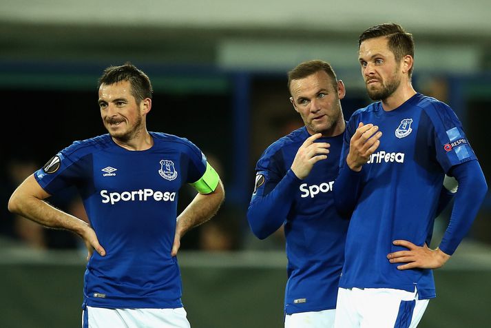 Gylfi Þór Sigurðsson með þeim Leighton Baines og Wayne Rooney í leikslok í gær.