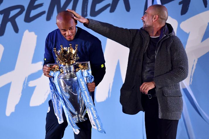 Vincent Kompany var fyrirliði Manchester City undir stjórn Pep Guardiola. Hér fagna þeir Englandsmeistaratitli.