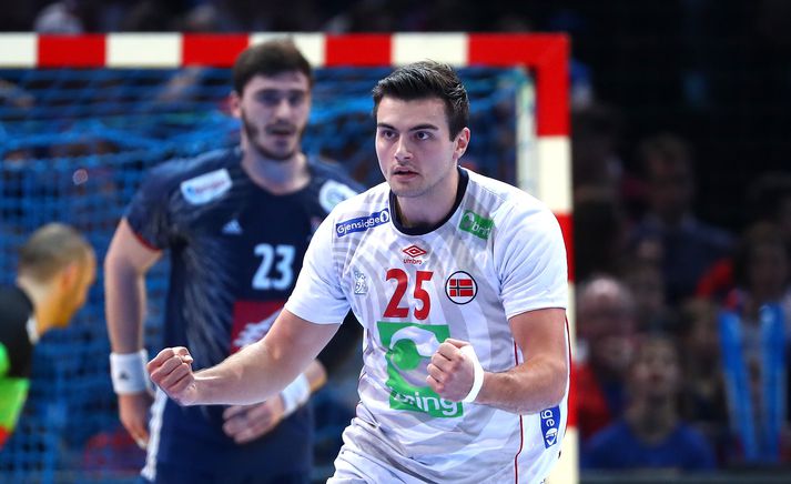 Eivind Tangen fagnar einu marka sinna fyrir norska handboltalandsliðið.
