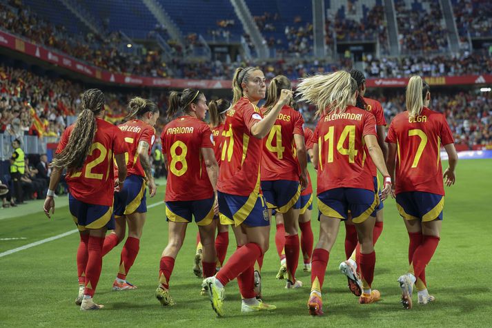 Spánverjar komust örugglega í úrslit.