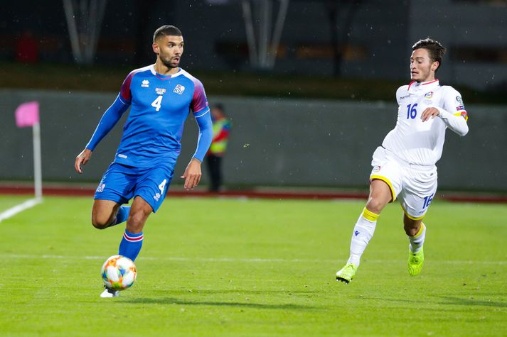 Guðlaugur Victor Pálsson hefur verið í byrjunarliði Íslands í síðustu mótsleikjum, sem hægri bakvörður. Hér er hann á ferðinni gegn Andorra.