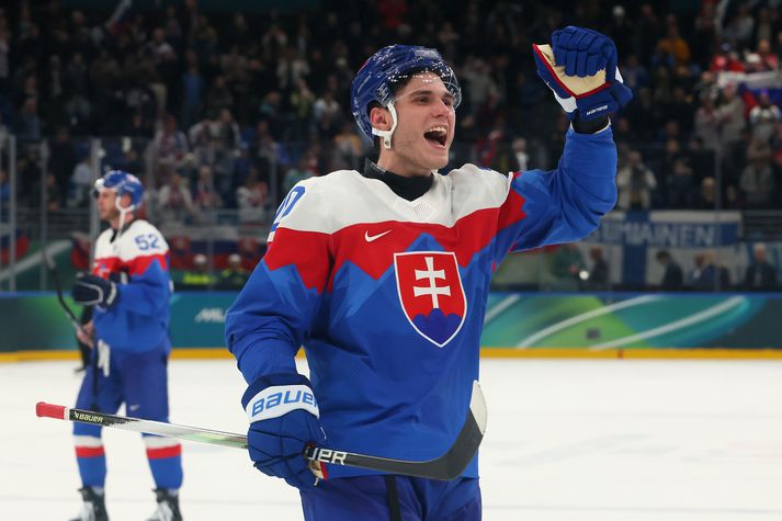 Juraj Slafkovský spilaði stórkostlega í óvæntum sigri Slóvakíu en maðurinn sem var handtekinn missti af því.  
