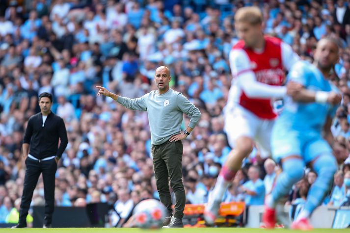 Pep Guardiola og Mikel Arteta mætast með sínum liðum í kvöld.