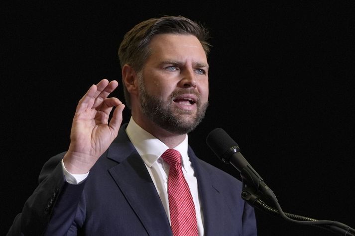 JD Vance segir að Demókrataflokkurinn reki ófjölskylduvæna stefnu sem hvetji til barnleysis.