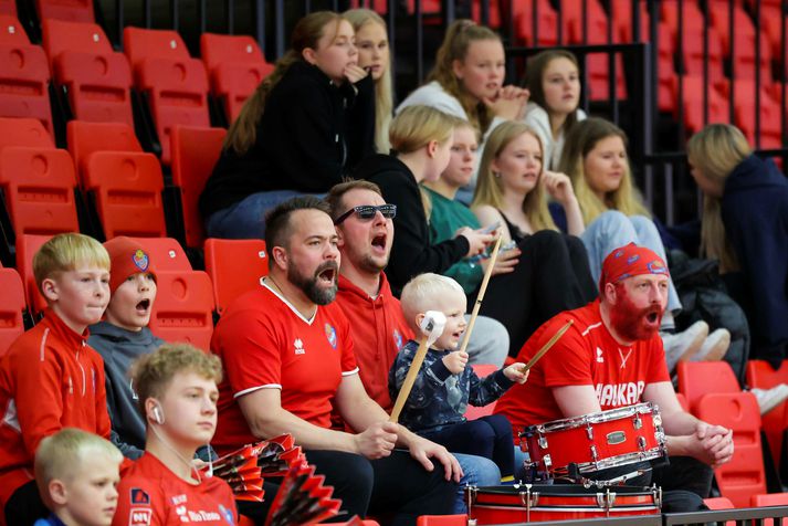 Stuðningsmenn Hauka gætu þurft að hafa sig alla við til að yfirgnæfa gestina frá Tékklandi í kvöld.