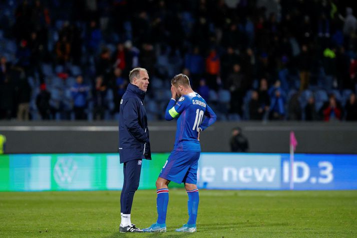 Þorgrímur Þráinsson ræðir við Gylfa Þór Sigurðsson eftir leik Íslands og Frakklands í undankeppni EM í fyrra.