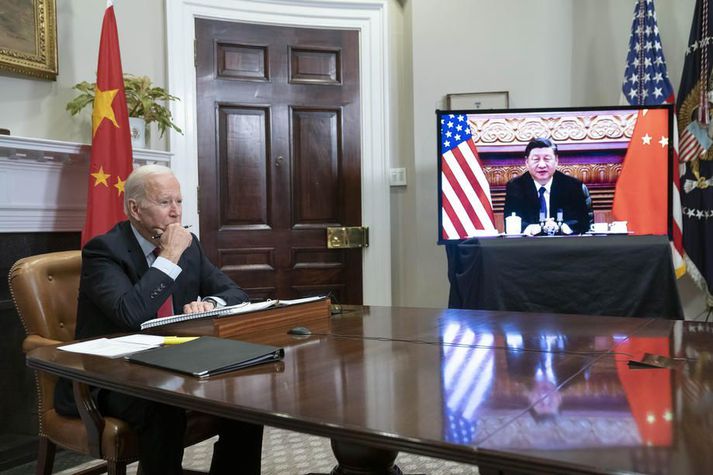 Biden og Xi áttu langan fund í gegnum fjarfundarbúnað í gærkvöldi.