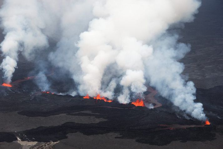 Enn gýs við Holuhraun þótt eitthvað hafi dregið úr gosinu.