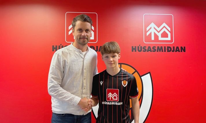 Þorri Ingólfsson handsalaði sinn fyrsta samning við Víking fyrir ári síðan og gildir sá samningur út næsta ár.