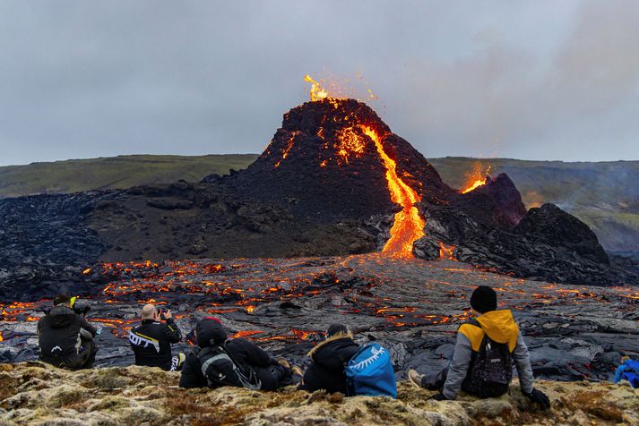 Fjöldi fólks lagði leið sína að gosstöðvunum um helgina.