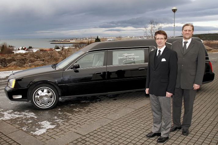 „Stofan er mjög fagmannleg og persónuleg og erum við til þjónustu reiðubúnir hvenær sólarhringsins sem er,“ segja Svafar Magnússon og Hermann Jónasson hjá Útfararstofu Svafars og Hermanns. Mynd/GVA