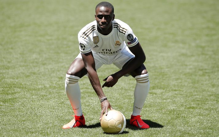 Mendy var formlega kynntur til leiks hjá Real Madrid í gær.