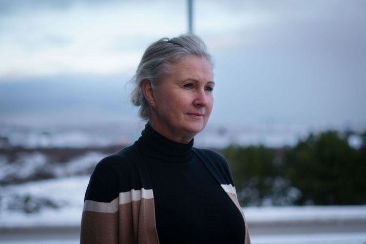 Helga Árnadóttir, framkvæmdastjóri hjá Bláa lóninu segist sammála lögreglustjóranum á Suðurnesjum að ekki sé forsvaranlegt að halda úti starfsemi í lóninu að svo stöddu.