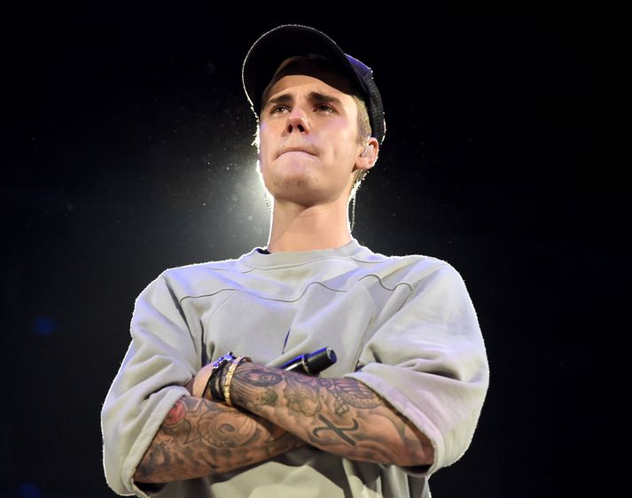 Justin Bieber á fyrir salti í grautinn næstu mánuði, en hann hagnast um 29 milljarða með samningi um rétt á útgefinni tónlist sinni. 