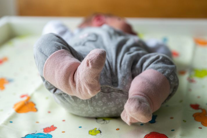 Foreldrar fjölbura eiga nú samkvæmt lögum rétt á lengar fæðingarorlofi.