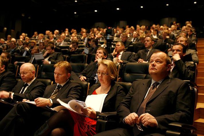 á Kynningu Kaupþings Hreiðar Már Sigurðsson forstjóri kynnti uppgjör bankans. Á fremsta bekk má sjá frá hægri Sigurð Einarsson, stjórnarformann bankans, Guðnýju Örnu Sveinsdóttur, framkvæmdastjóra fjármálasviðs, Guðna Aðalsteinsson, framkvæmdastjóra fjárstýringar, og Ingólf Helgason forstjóra Íslandsstarfsemi bankans. 