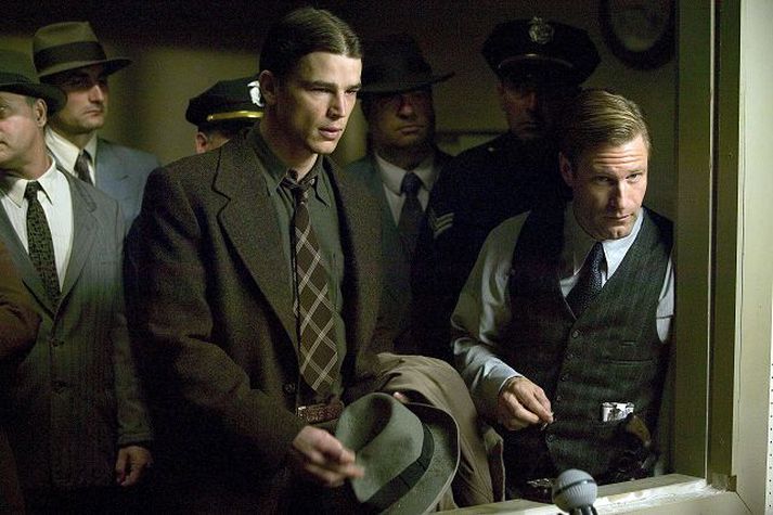 Josh Hartnett og aaron Eckhart reyna að hafa uppi á morðingja ungrar kvikmyndaleikkonu í The Black Dahlia.