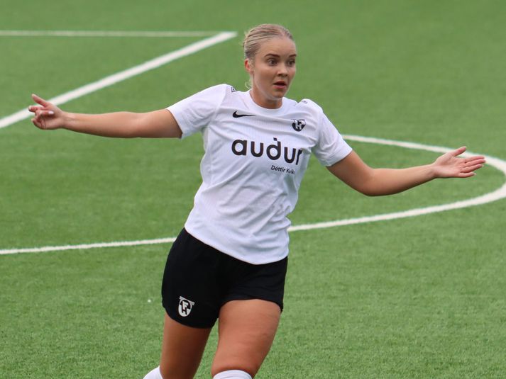 Andrea Rán Snæfeld Hauksdóttir mun áfram stjórna umferðinni á miðju FH í sumar.
