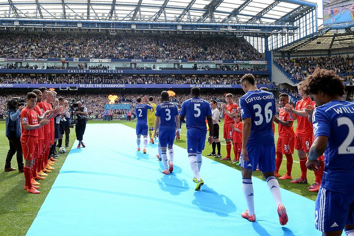 Leikmenn Liverpool standa hér heiðursvörð fyrir leikmenn Chelsea í maí 2015.