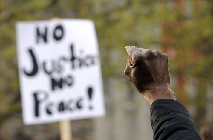 Miklar óeirðir hafa ríkt í Baltimore vegna dauða Gray.