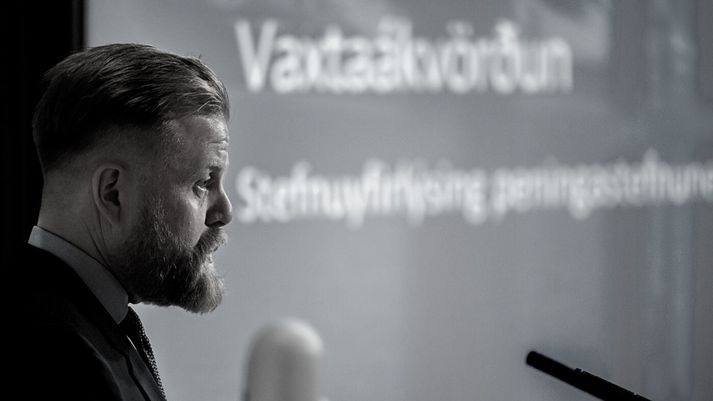 Ásgeir Jónsson seðlabankastjóri sagði eftir síðasta vaxtaákvörðunarfund bankans í júní að hægt yrði að lækka vexti hratt ef það færi að draga úr hækkunum á húsnæðisverði.