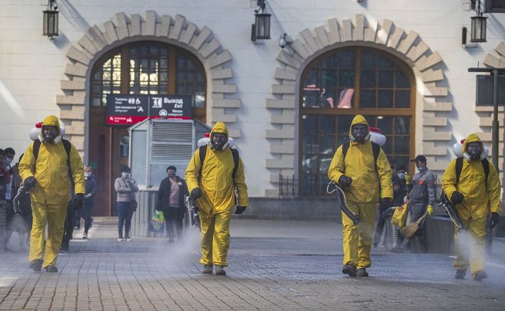 Samkvæmt opinberum tölum hafa 4.693 dáið í Rússlandi, sem er mun minna en í ríkjum þar sem sambærilegur fjöldi smita hefur greinst.