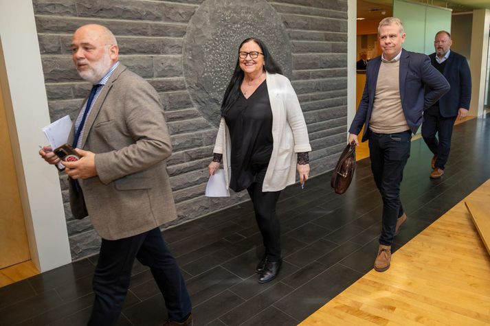 Logi Einarsson þingflokksformaður Samfylkingarinnar segir þingflokka stjórnarandstöðunnar enn ekki hafa verið upplýsta um hvaða mál stjórnarflokkarnir setji í forgang fyrir lok vorþings.