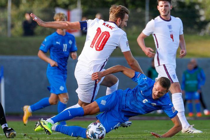 Sverrir Ingi Ingason í baráttu við Harry Kane í leiknum á móti Englandi í september.