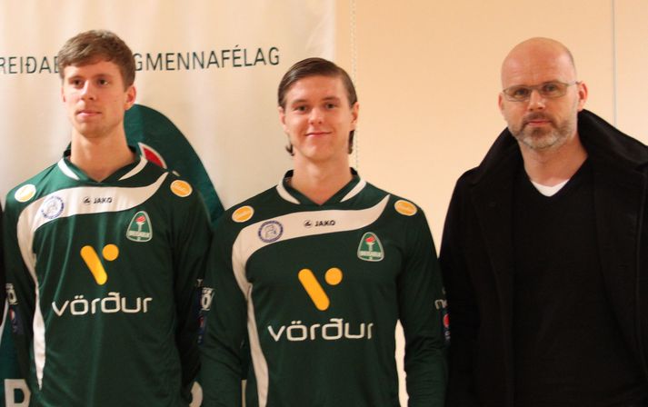 Leikmennirnir ásamt Ólafi þjálfara.