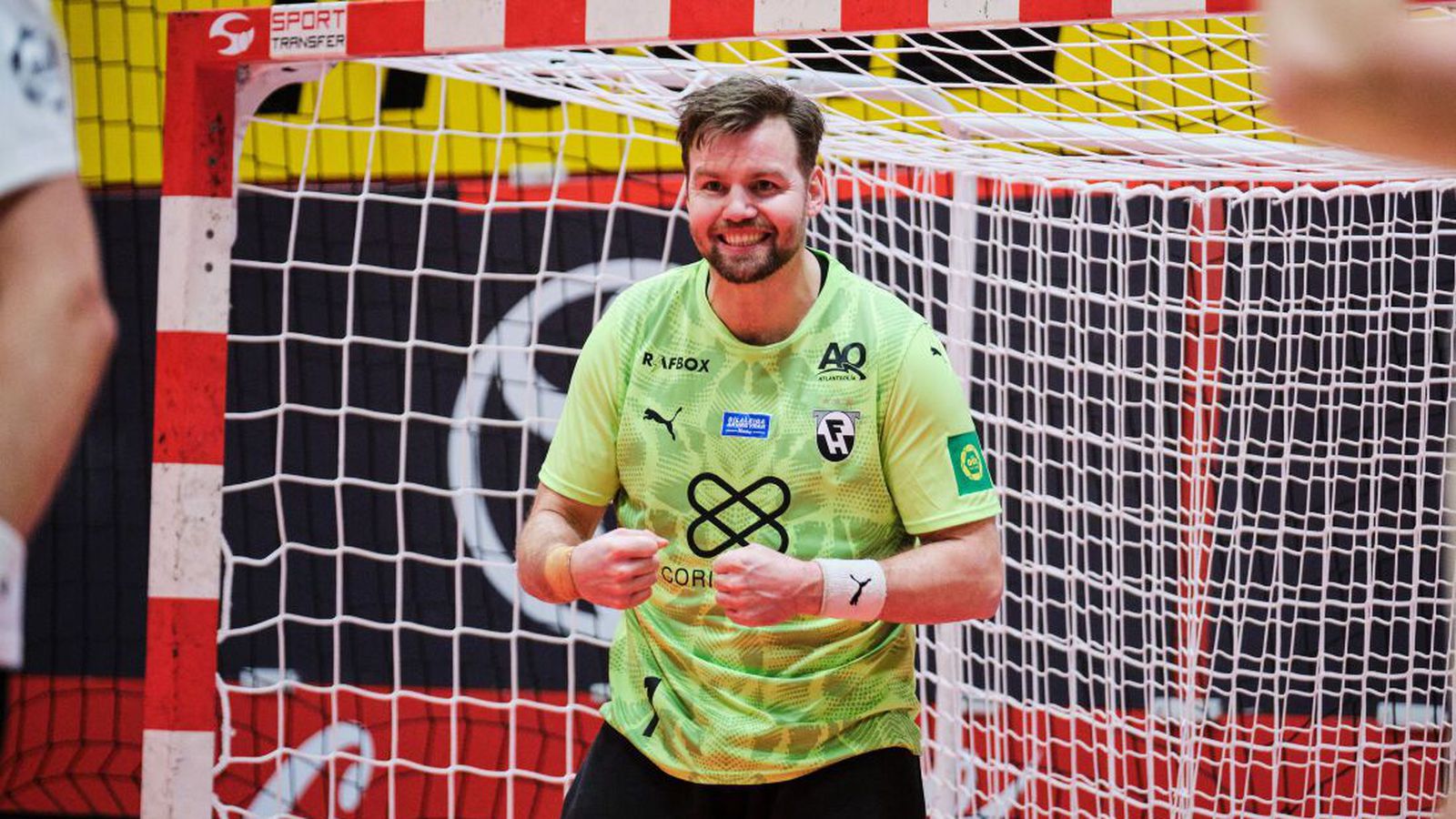 Upp­gjörið: Haukar-FH 35-36 | Ná­grannarnir sendu Hauka í sumar­frí