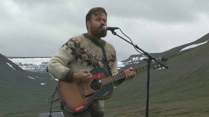 Örn Elías Guðmundsson eða Mugison opnar hátíðina í kvöld.