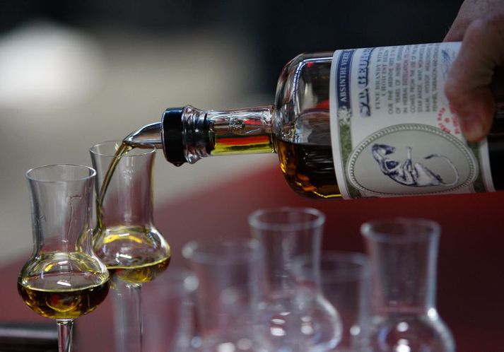 Leyft á ný Drykkurinn dulúðlegi absinthe hefur verið leyfður í Frakklandi eftir að hafa verið bannað í nær heila öld.