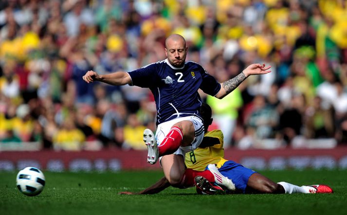 Alan Hutton í leik með skoska landsliðinu.