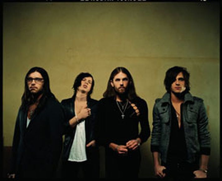 Kings of Leon sendir frá sér plötuna "Because of the times" í dag.