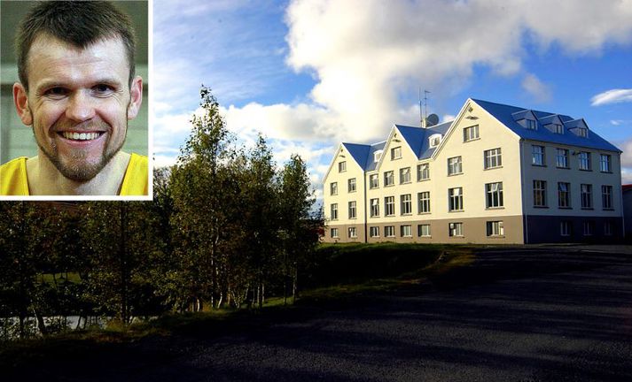 „Ég er aumur og marinn bak við vinstra eyrað. Hann sló einu höggi aftan við vinstra eyrað, efst á hálsinum,“ segir Sigurbjörn.
