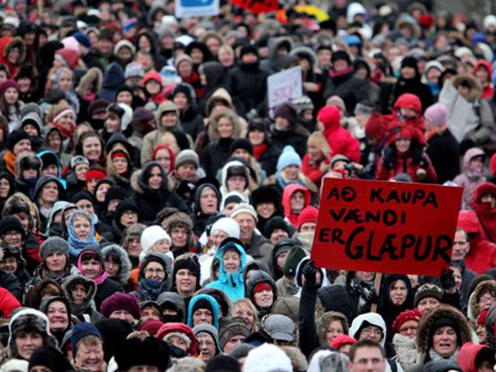 Fjöldi starfskvenna við HÍ mætti í miðbæinn í gær