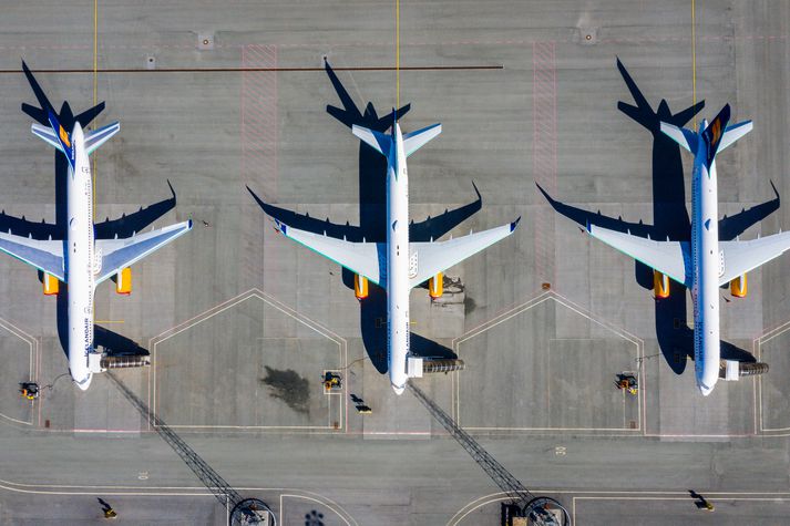 Flugvélar Icelandair við Leifsstöð.