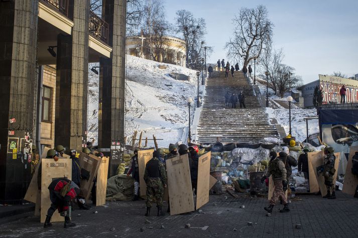 Janúkóvitsj, forseti Úkraínu, fundar nú með leiðtogum stjórnarandstöðunnar í þeirri von að finna lausn á deilunum.