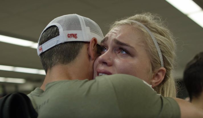 Ben Bergeron huggar Katrínu Tönju eftir vonbrigðin á heimsleikunum í Crossfit í fyrra.