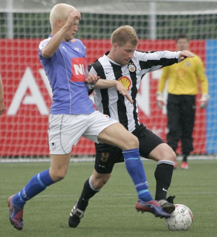 Halldór Orri Björnsson úr Stjörnunni og Óskar Örn Hauksson úr KR í fyrri leik liðanna.